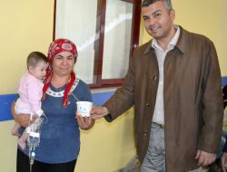 Kahramanmaraş'ta Doktorlar Hastalara Aşure Dağıttı