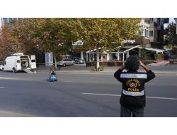 Meclis Karşısındaki Şüpheli Çanta Polisi Alarma Geçirdi