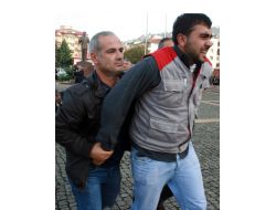 Giresun Hükümet Konağı Önünde Çöp Arbedesi