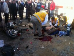 Kazada Ölen Motosikletliyi Hayata Döndürmek İçin Kalp Masajı Uyguladılar