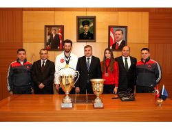 Dünya Şampiyon Kareteciler Evle Ödüllenirilecek