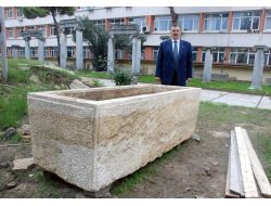 Sinop'taki Yol Genişletme Kazısından 2 Bin 500 Yıllık Lahit Bulundu