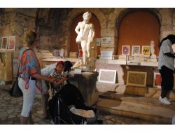 Turistler, Otellerin Türk Gecelerinde Ebru Yapmayı Öğrenecek