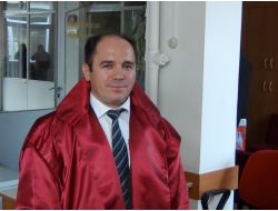 Herkesin Nikahını Kıydı, Ama Kendi Hala Bekar