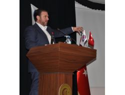 Öğrenciler Gazeteci Yiğit Bulut’a Yumurta Attı