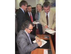 İnsanlar Aile İçinde Bulamadığı Huzuru, Hiç Görmediği İnternetteki Kişide Arıyor