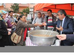 Döşemealtı Belediyesi Aşure Dağıttı