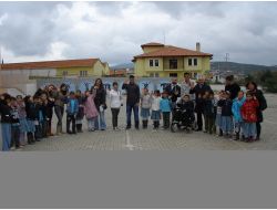 Üniversite Öğrencileri İlköğretim Okullarında Uygulama Yapıyor