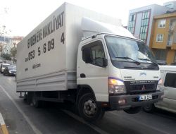 Kamyonet Aşırı Yükten "Şaha" Kalktı