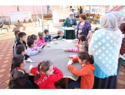 Kur’an Kursu Öğrencileri Aşure Dağıttı