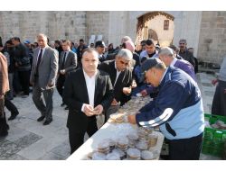 Tarsus Belediyesi 3 Camide Aşure Dağıttı