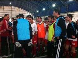 Zihinsel Engelli Çocuklardan Ünlülere Futbol Dersi