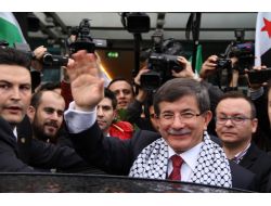 Davutoğlu’na Coşkulu Karşılama