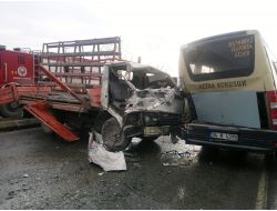 Kamyonet Yolcu İndiren Minibüse Çarptı: 5 Yaralı