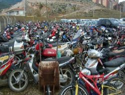 Trafikten Men Edilen Motosikletler, Otoparkta Çürüyor