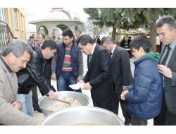 Hızırilyas Camii’nde Aşure Dağıtımı Geleneksel Hale Geldi