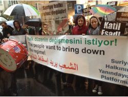 Suriye Konsolosluğu Önünde Esed'i Protesto Ettiler