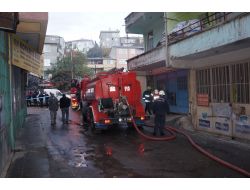 Kadıköy’de Oto Boyahanesi Yandı