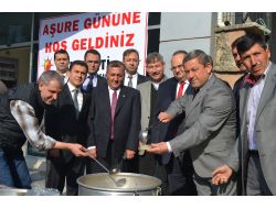 Ak Partililerden Aşure İkramı