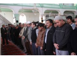 Sungur Ağabey İçin Gıyabi Cenaze Namazı Kılındı