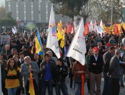 Savaşa Karşı Yürüdüler Fakat Esed'e Destek Verdiler