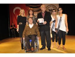 Yenimahalle'de Engelliler Yeteneklerini Sahneledi