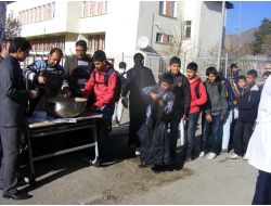 Varto Okuma Salonu Eğitim Derneği, Aşure Dağıttı