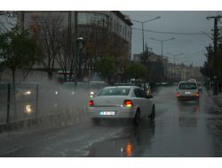 SAĞANAK YAĞIŞ HAYATI FELÇ ETTİ