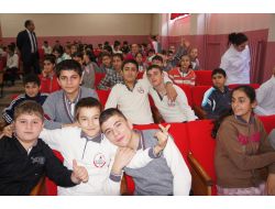 İşaret Diliyle Şarkı Söyleyip Tiyatro Oynadılar (Özel)