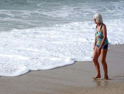 Alanya'da Turistler Denize Akın Etti
