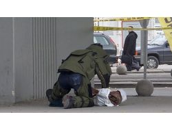 Emniyet Yakınındaki Şüpheli Paket Polisi Alarma Geçirdi