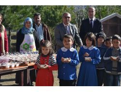 İmece Usulü Pişirilen Aşure Bin 200 Kişiye İkram Edildi