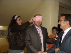 Engellilere Destek İçin Merdivenleri Gözleri Bağlı Bir Şekilde Çıktılar