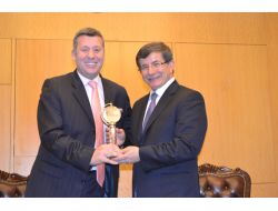 Davutoğlu, Dünya Engelliler Günü’nde Metin Şentürk’ü Kabul Etti