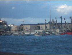 Kuşadası'nda Fırtına Ve Sağanak Yağış Etkili Oldu