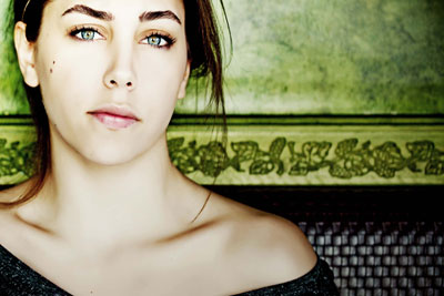 Cemre hırsızlık yapıyor..