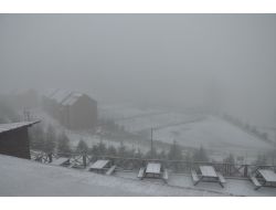 Kartepe'ye Mevsimin İlk Karı Yağdı