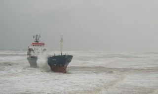 ŞİLE'DE YÜK GEMİSİ BATTI!