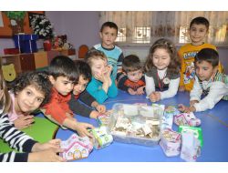 Ana Sınıfı Öğrencileri Biriktirdikleri Parayı Muhtaç Aileye Verdi