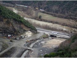 Şelaleler Ve Ana Enerji Hatları Taş Ocağı Tehdidi Altında