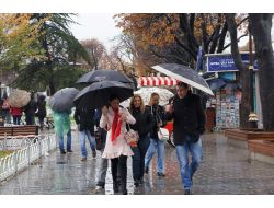 İstanbul’da Sağanak Yağış Devam Ediyor