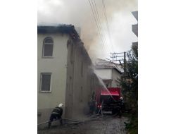 Asırlık Mescit Yangında Kullanılamaz Hale Geldi