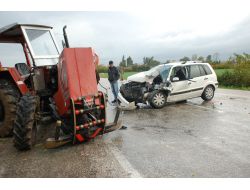 Kaza Yapan Traktör Ortadan İkiye Ayrıldı