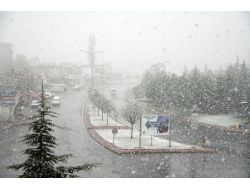 Hacılar İlçesine Mevsimin İlk Karı Yağdı