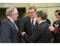 Davutoğlu Hollandaya Teşekkür Etti!