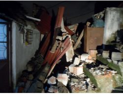 Gecekondunun Üzerine Bahçe Duvarı Yıkıldı