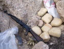 Van'da 1 Adet Kalaşnikof Silah İle 7 Kilo Esrar Yakalandı