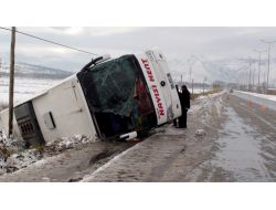 Kayseri’de Yolcu Otobüsü Şarampole Devrildi