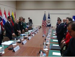 Davutoğlu Nato Karargahında Clinton İle Görüşüyor