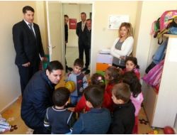 Köy Okullarını Ziyaret Eden Uludere Kaymakamı, Öğrencilere Hediye Verdi